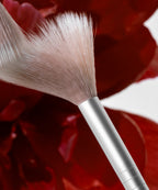 Skin2Skin Classic Fan Brush Makeup Tool for Easy Everyday Application