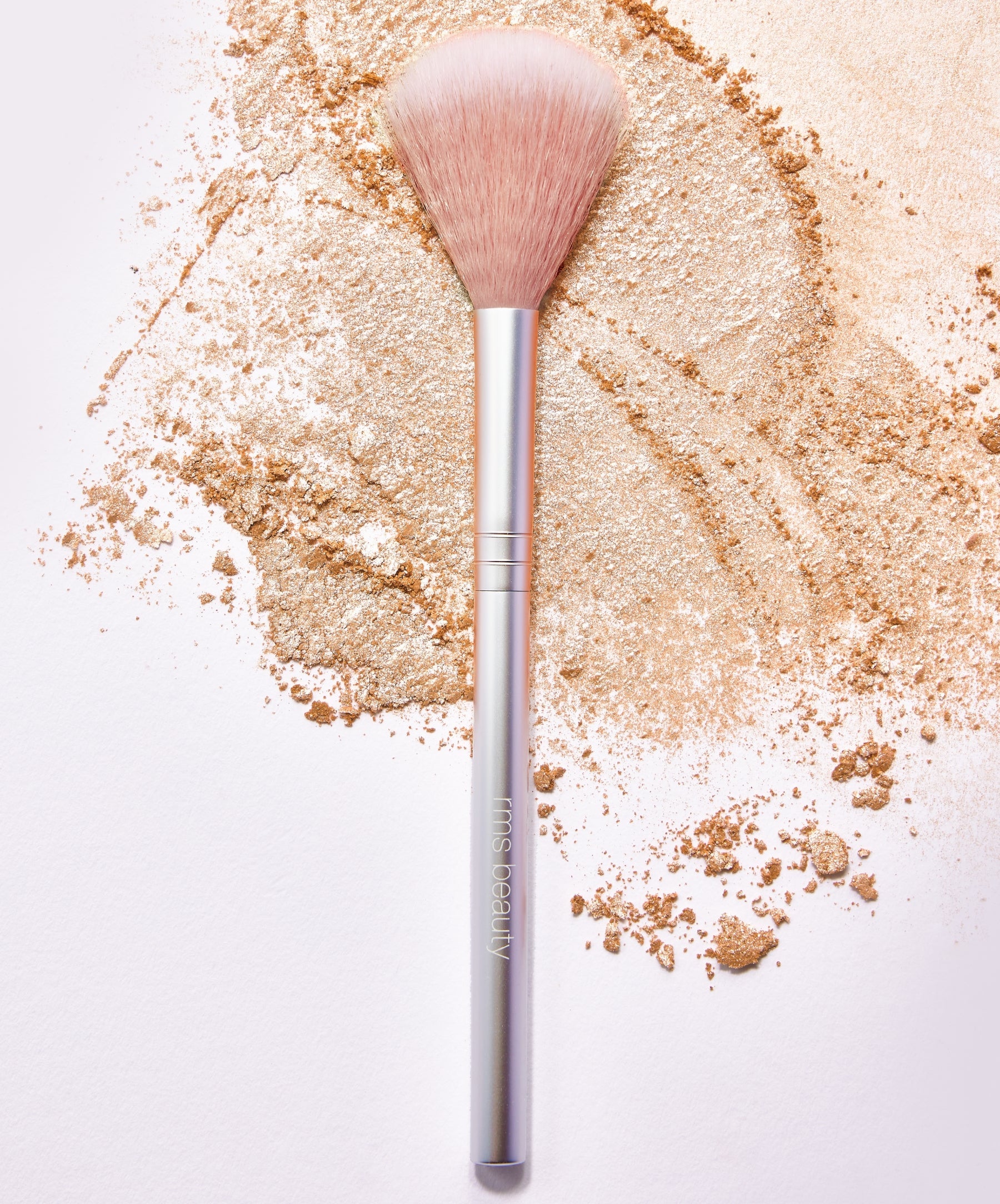 Skin2Skin Classic Fan Brush Makeup Tool for Easy Everyday Application